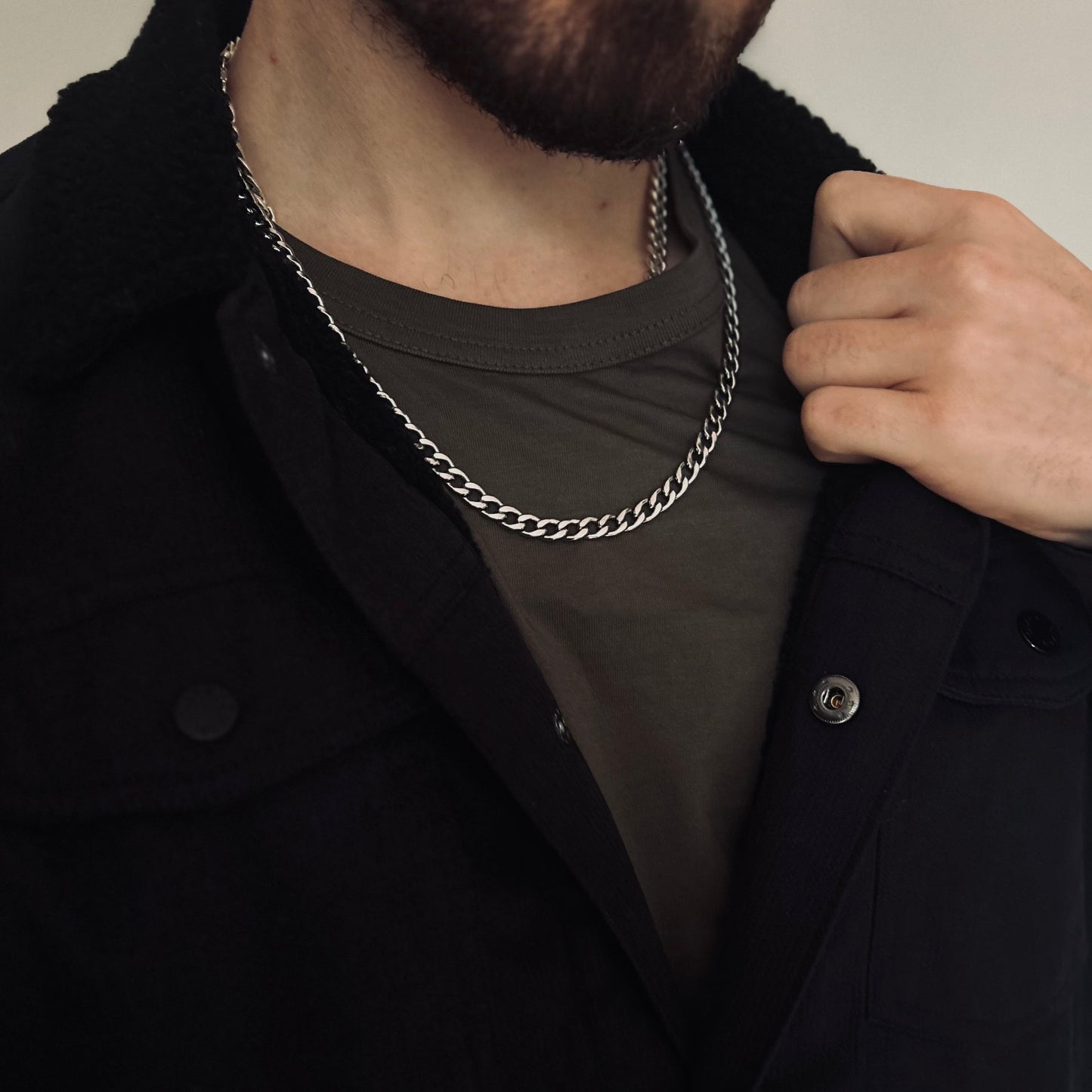 Dilbar y Figaro Chains