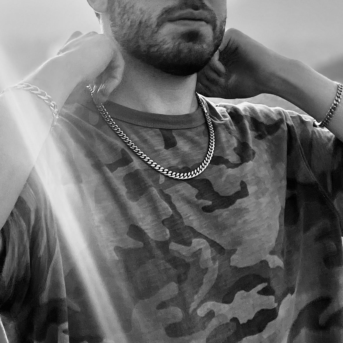 Sunset y Dilbar Chains